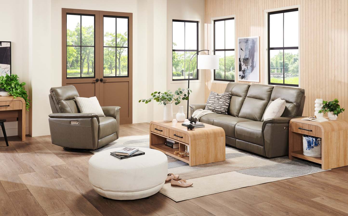 Chateau d'Ax Angelo 84.25 Canapé en cuir véritable inclinable électriquement avec appuie-têtes électriques - Gris | Canapé à inclinaison électrique Angelo de Château d'Ax de 84,25 po en cuir véritable avec appuie-têtes électriques - gris