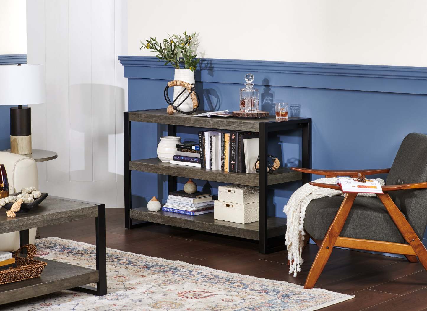 Apex 50 Modern Sofa Table with Shelf - Grey with Black Metal Legs|Table de salon moderne Apex 50 po avec tablette - grise avec pattes en métal noir