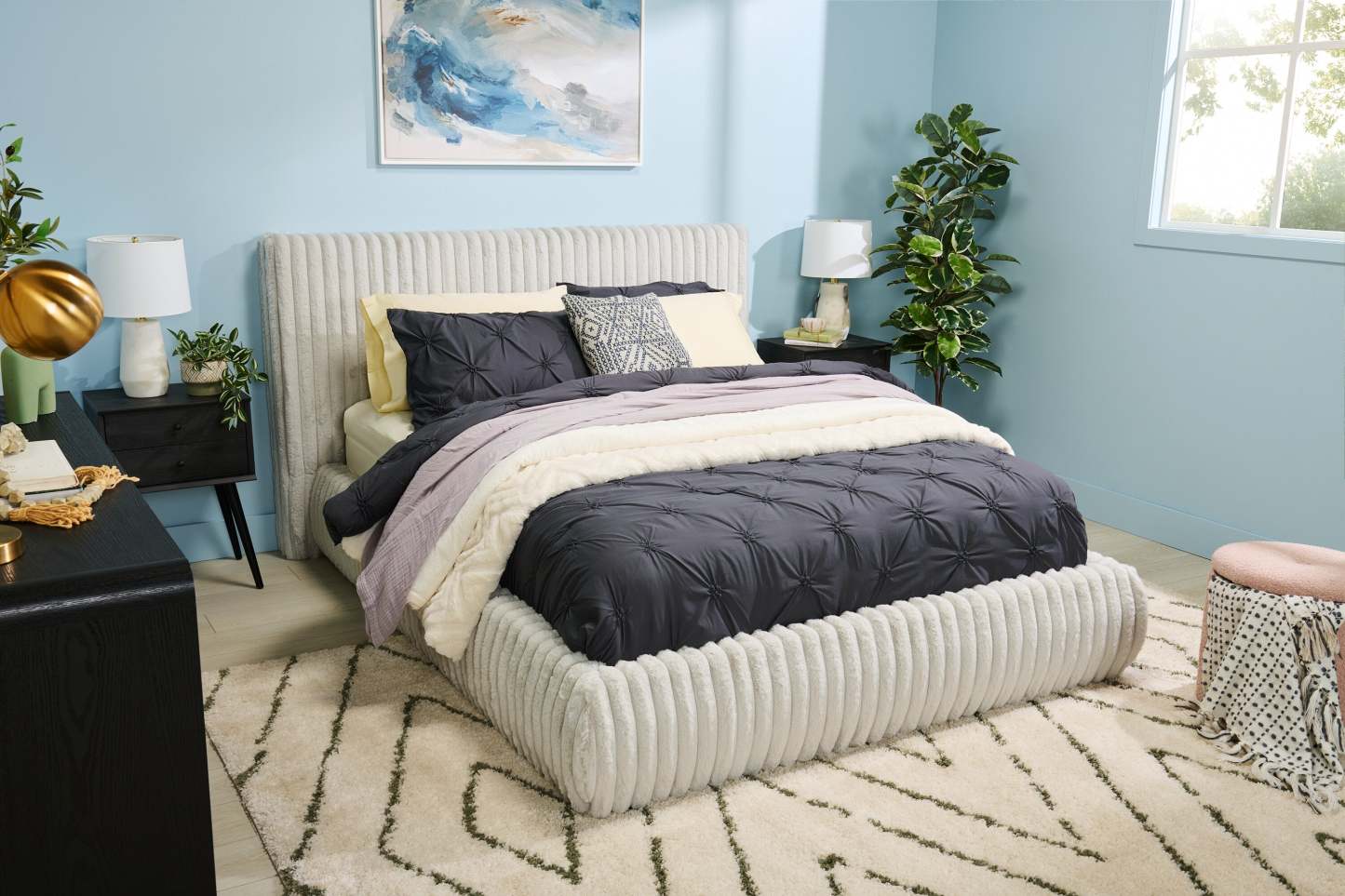 Lit plateforme rembourré Aria en tissu gris capitonné - format grand lit | Lit plateforme rembourré Aria en tissu gris, capitonné - Queen Size