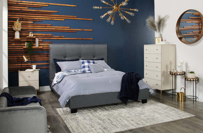 Lit plateforme rembourré Asha en tissu gris, capitonné - Queen Size | Lit plateforme rembourré Asha en tissu gris capitonné - format grand lit