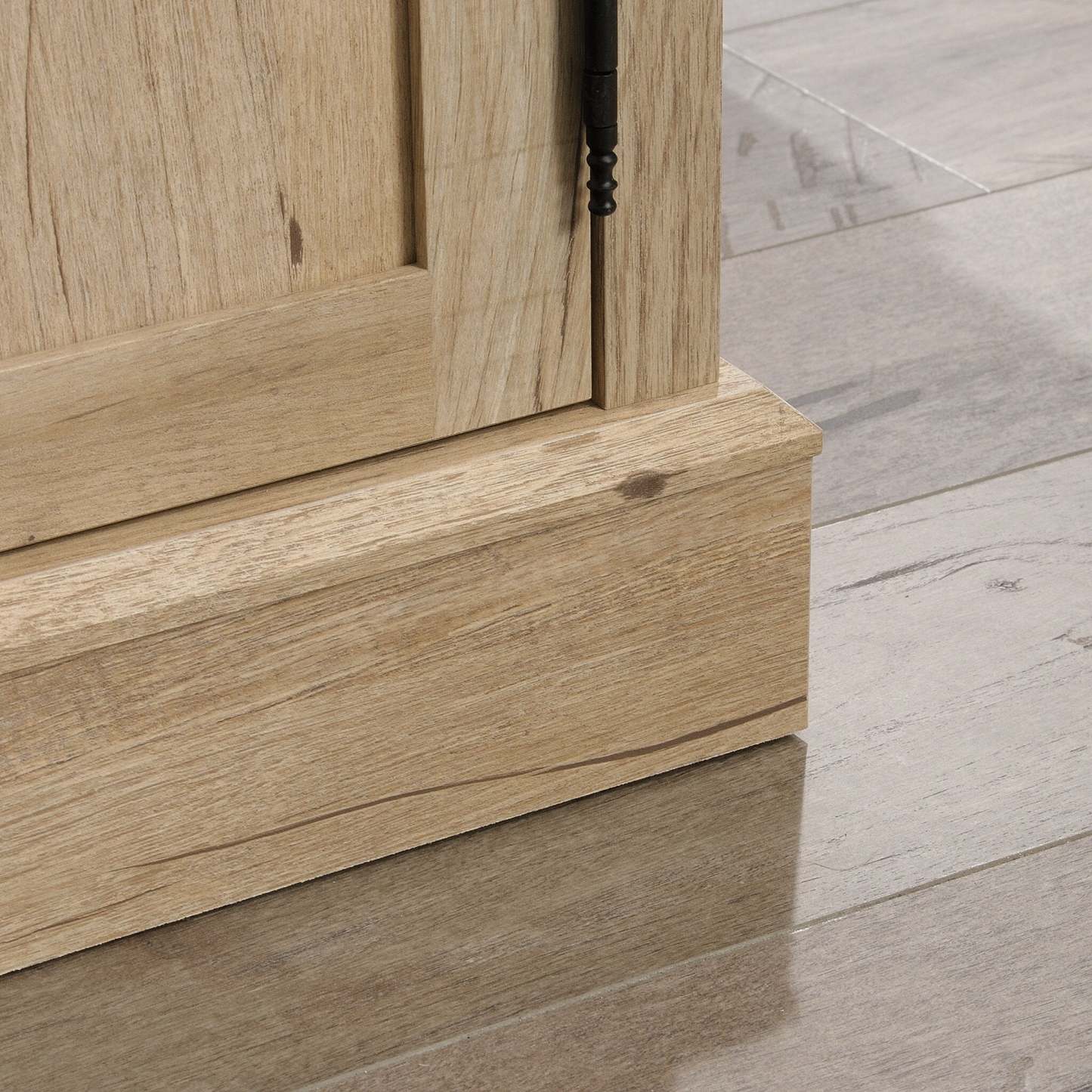 Aspen Post 47.09 Commercial Grade Small Office Credenza - Prime Oak|Petit bahut de bureau Aspen Post de 47,09 po de qualité commerciale - chêne clair