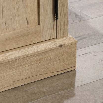 Aspen Post 47.09 Commercial Grade Small Office Credenza - Prime Oak|Petit bahut de bureau Aspen Post de 47,09 po de qualité commerciale - chêne clair