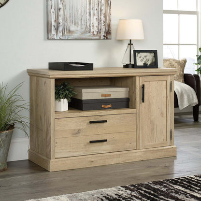 Aspen Post 47.09 Commercial Grade Small Office Credenza - Prime Oak|Petit bahut de bureau Aspen Post de 47,09 po de qualité commerciale - chêne clair