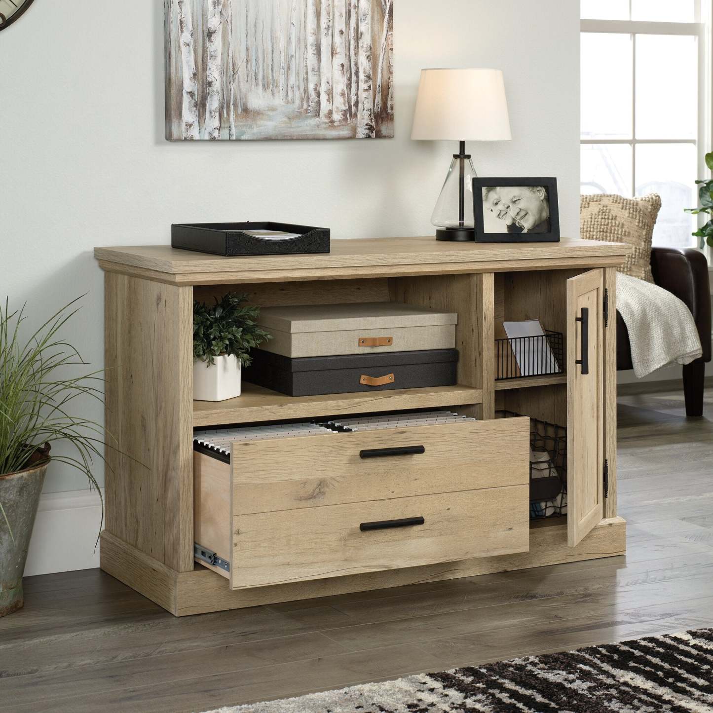Aspen Post 47.09 Commercial Grade Small Office Credenza - Prime Oak|Petit bahut de bureau Aspen Post de 47,09 po de qualité commerciale - chêne clair