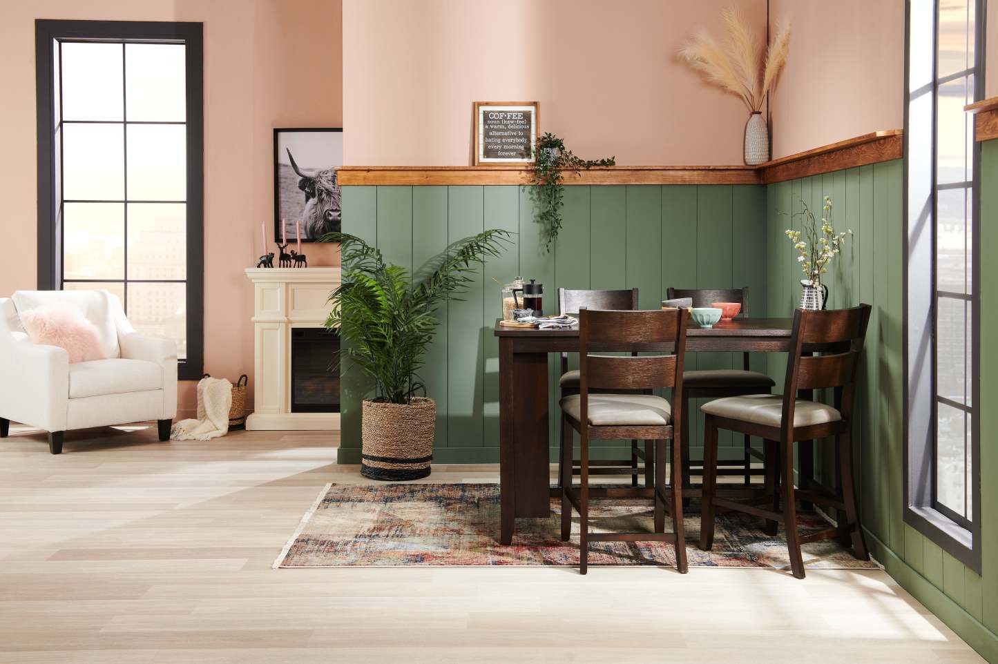 Astoria Ensemble de salle à manger 5 pièces à hauteur de comptoir avec table et 4 chaises, étagères intégrées, 60 W - Marron | Ensemble de salle à manger Astoria 5 pièces de hauteur comptoir avec table de 60 po (L), tablettes intégrées et 4 chaises - brun