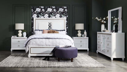 Table de nuit Ava à 2 tiroirs avec lumière LED, 32,5 W x 28 H, Glam - Blanc | Table de nuit somptueuse Ava de 32,5 po (L) x 28 po (H) à 2 tiroirs avec éclairage à DEL - blanche