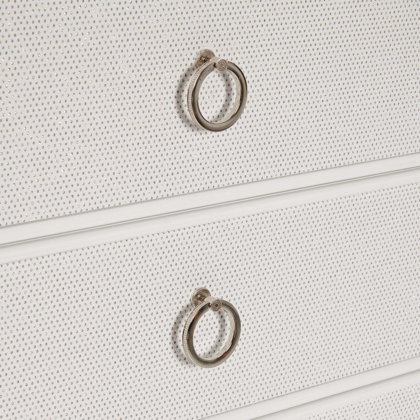 Commode de chambre à coucher Ava avec lumière LED, 5 tiroirs, 40,5 W x 54,1 H, Glam - Blanc | Commode verticale somptueuse Ava de 40,5 po (L) x 54,1 po (H) à 5 tiroirs avec éclairage à DEL pour la chambre à coucher - blanche