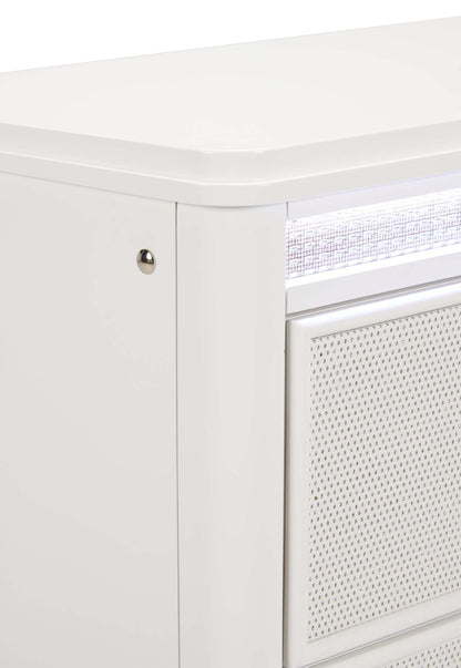 Table de nuit Ava à 2 tiroirs avec lumière LED, 32,5 W x 28 H, Glam - Blanc | Table de nuit somptueuse Ava de 32,5 po (L) x 28 po (H) à 2 tiroirs avec éclairage à DEL - blanche