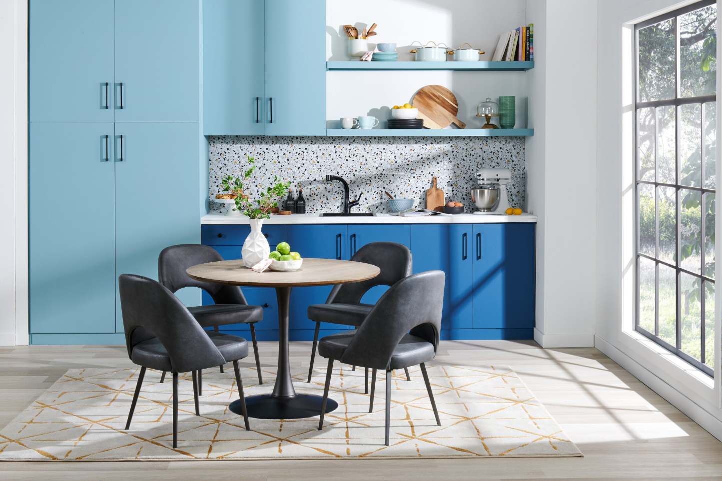 Chaise de salle à manger Bay de Kort &amp; Co. en tissu de cuir végétalien et en métal - anthracite