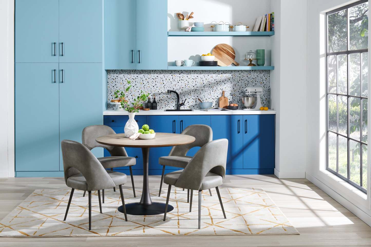 Chaise de salle à manger Bay de Kort & Co. en tissu de cuir végétalien et en métal - grise