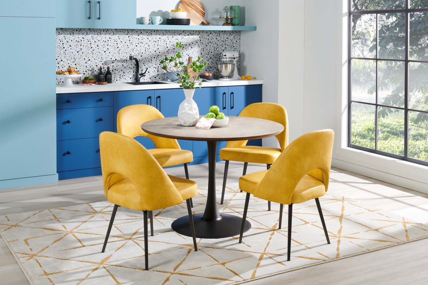 Chaise de salle à manger Bay de Kort &amp; Co. en tissu de cuir végétalien et en métal - moutarde