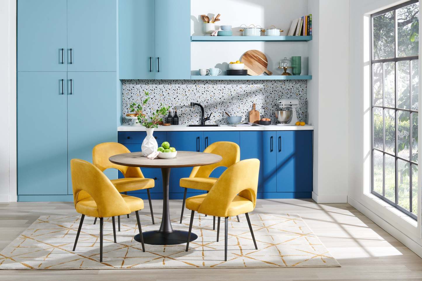 Chaise de salle à manger Bay de Kort &amp; Co. en tissu de cuir végétalien et en métal - moutarde