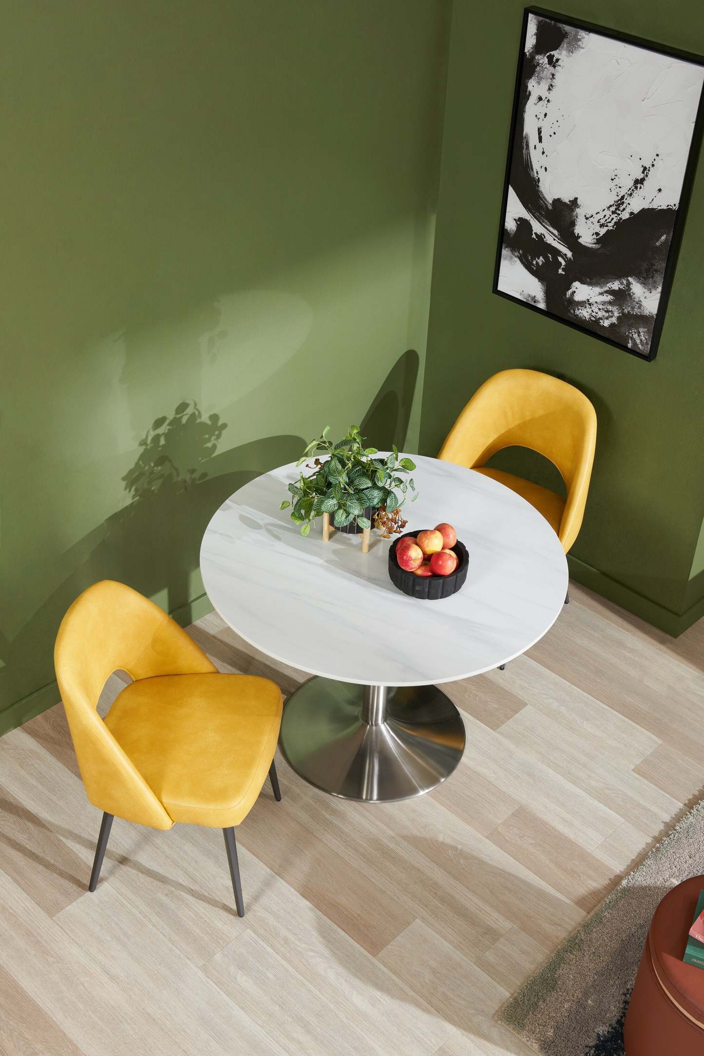 Chaise de salle à manger Bay de Kort &amp; Co. en tissu de cuir végétalien et en métal - moutarde