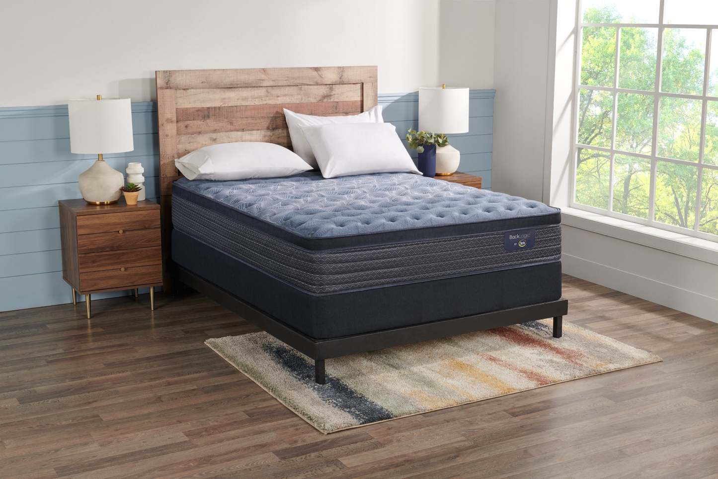 Serta Back Logic 2.0 Eurotop Firm Queen Mattress Set|Ensemble matelas ferme à Euro-plateau Back Logic 2.0 de Serta pour grand lit