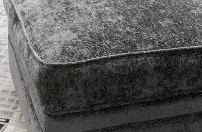Fabriqué au Canada Ottoman Bellmont 26 en tissu chenille avec pieds en bois - Gris anthracite | Pouf Bellmont de 26 po fabriqué au Canada en tissu de chenille avec pattes en bois - gris anthracite