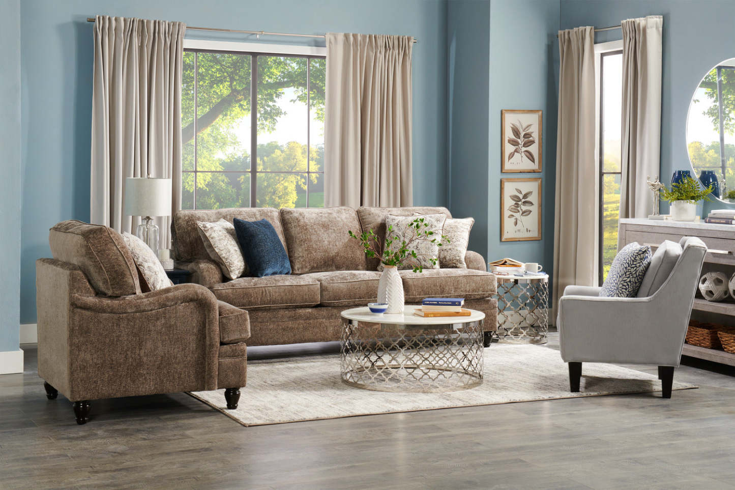 Fauteuil Bellmont de 38 po fabriqué au Canada en tissu de chenille avec pattes en bois - brun caramel