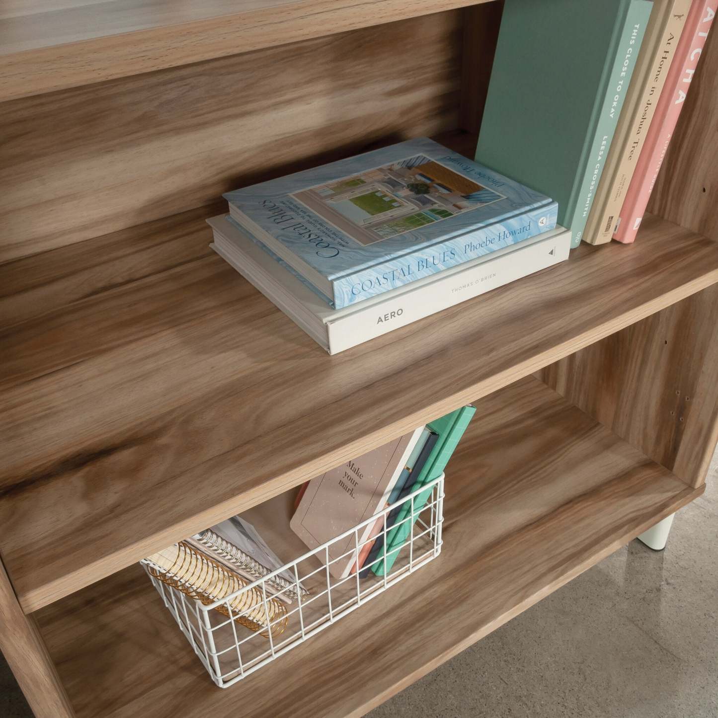 Bibliothèque 2 étagères Bergen Circle 30.35 - Bois naturel |Bibliothèque Bergen Circle de 30,35 po à 2 tablettes - bois naturel