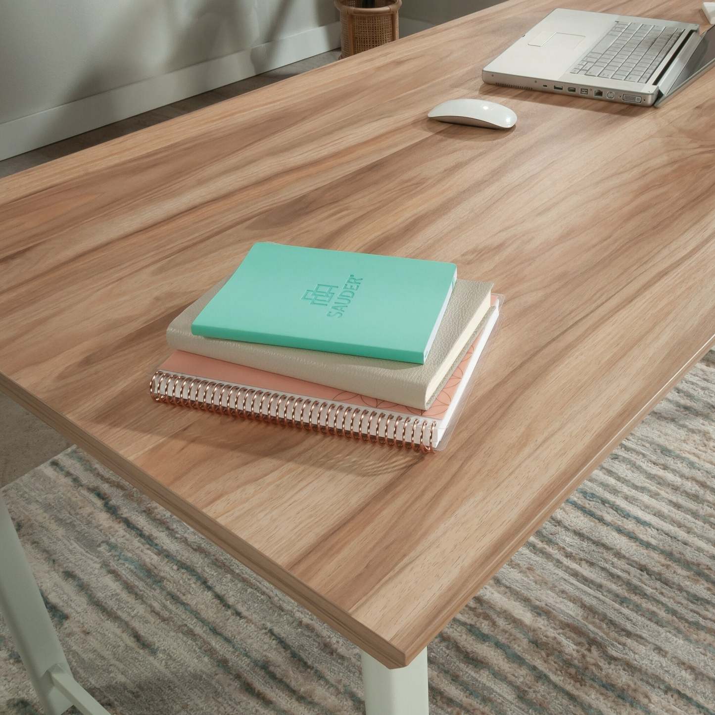 Bureau de type table Bergen Circle de 59,06 po de qualité commerciale - bois naturel