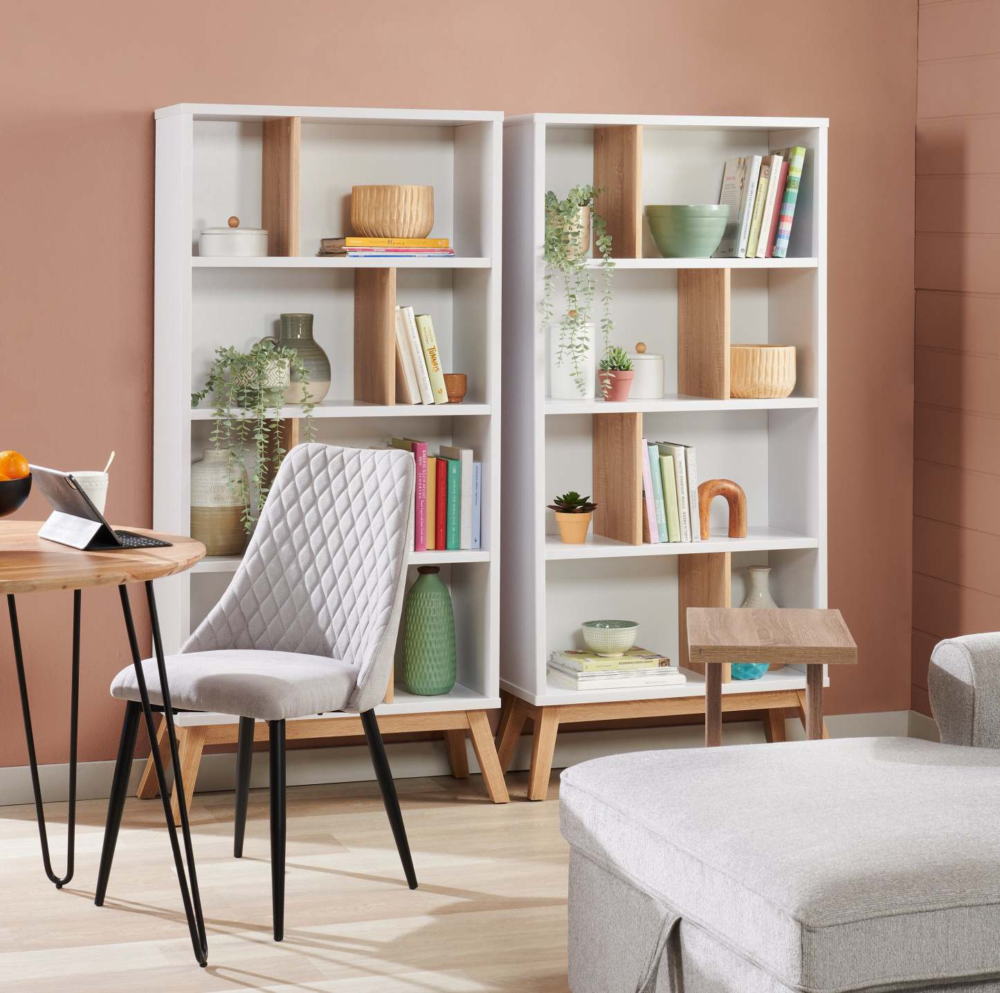 Bibliothèque Bremen 32.75 avec 4 étagères décalées - Blanc et Marron clair | Bibliothèque Bremen de 32,75 po avec 4 tablettes décalées - blanche et brun clair