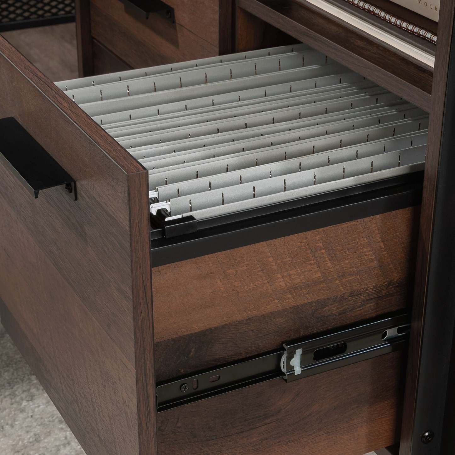 Bureau d’ordinateur en forme de L Briarbrook de 65,98 po de qualité commerciale à 3 tiroirs - brun