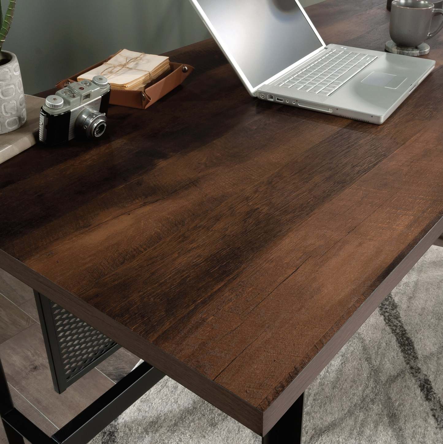 Bureau d’ordinateur en forme de L Briarbrook de 65,98 po de qualité commerciale à 3 tiroirs - brun