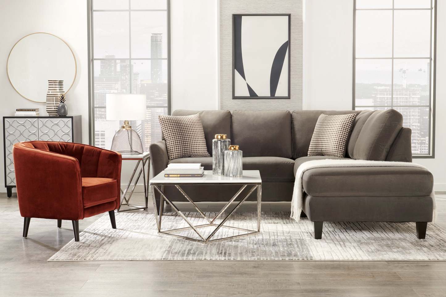 Chaise d'appoint en tissu velours Brinley 29 avec pieds en bois - Orange | Fauteuil d'appoint Brinley de 29 po en tissu de velours avec pattes en bois - orange