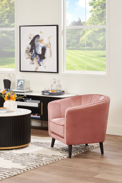 Chaise d'appoint en tissu velours Brinley 29 avec pieds en bois - Rose | Fauteuil d'appoint Brinley de 29 po en tissu de velours avec pattes en bois - rose