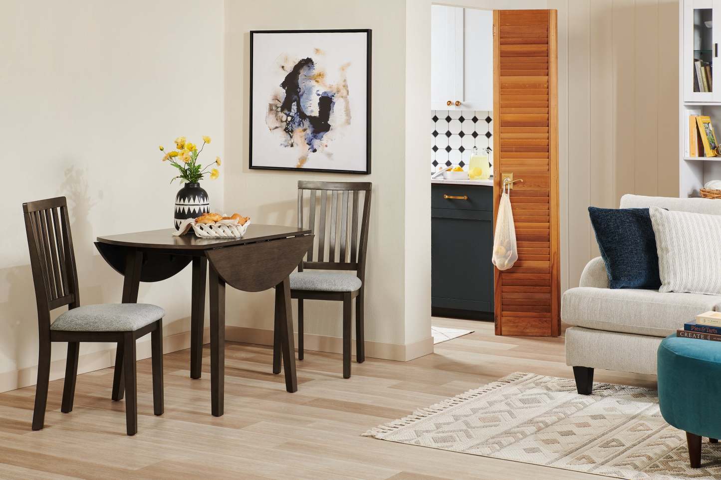 Ensemble de salle à manger Bryn 3 pièces avec 42 tables rondes à abattant et 2 chaises, tissu - Gris foncé | Ensemble de salle à manger Bryn 3 pièces avec table ronde de 42 po à abattant et 2 chaises en tissu - gris foncé