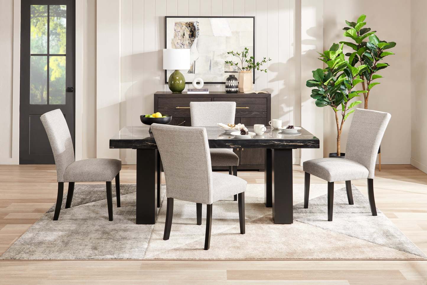 Table de salle à manger Burk avec plateau en résine époxy aspect marbre, 72 l - Noir | Table de salle à manger Burk de 72 po (L) avec dessus en résine époxy en imitation de marbre - noire