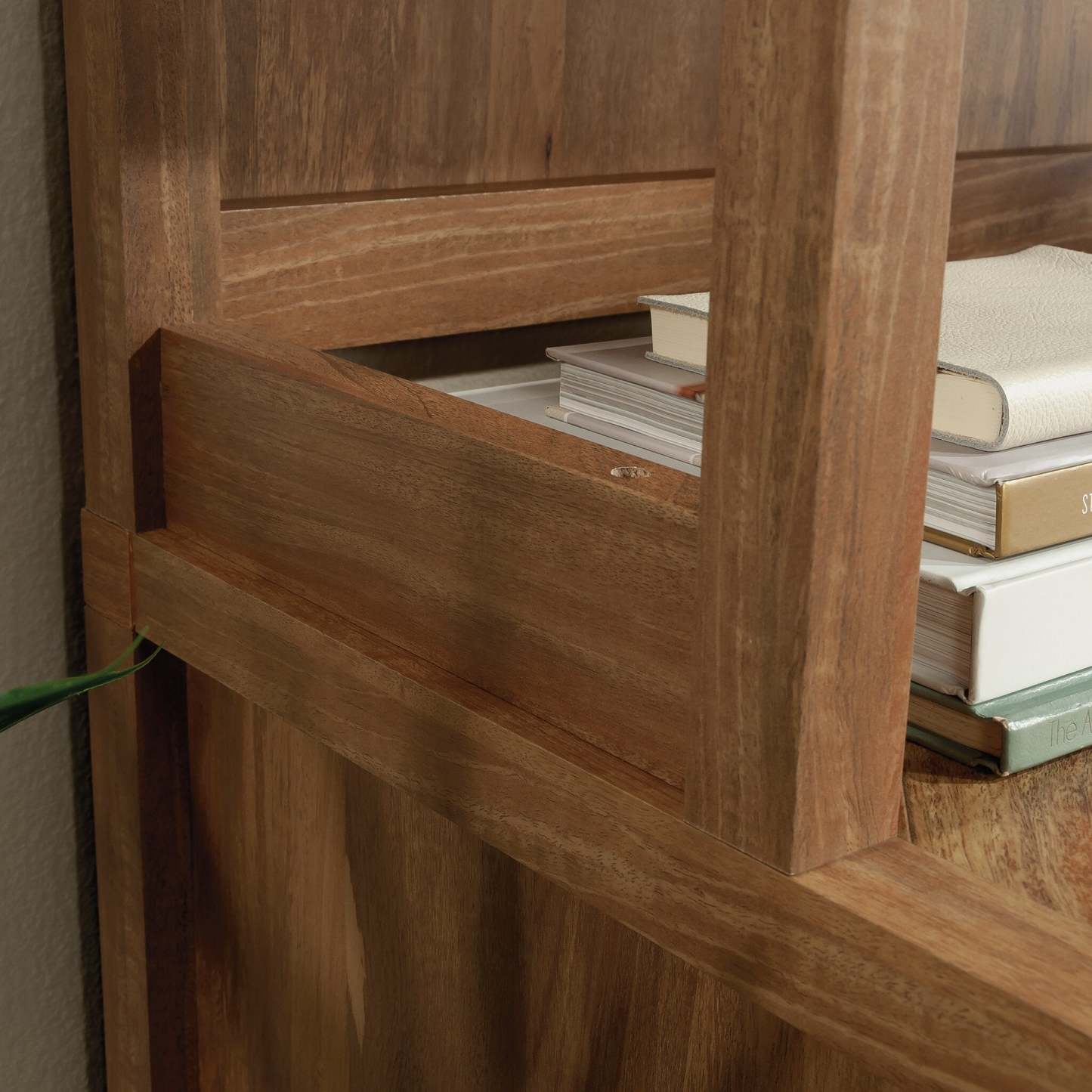 Cannery Bridge 31.70 Commercial Grade 3-Shelf Utility Hutch - Brown|Crédence tout usage Cannery Bridge de 31,70 po de qualité commerciale à 3 tablettes - brune