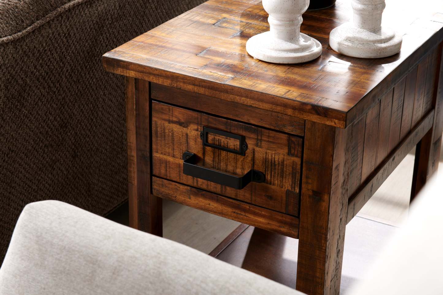 Casey 16 Rustic Chairside Table with Storage and Shelf - Brown Wood|Table de fauteuil rustique Casey de 16 po avec rangement et tablette - bois brun