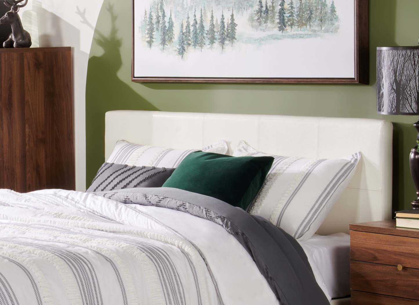 Lit rembourré Chase en tissu de cuir végétalien blanc - Queen Size | Lit rembourré Chase en tissu de cuir végétalien blanc - format grand lit