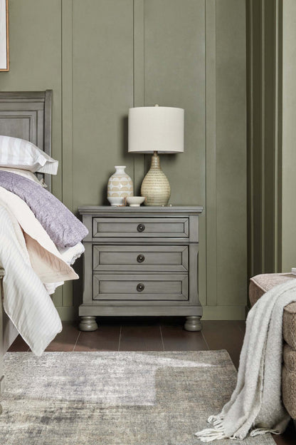 Table de nuit Chelsea à 3 tiroirs, 28 L x 28 H - Gris | Table de nuit Chelsea de 28 po (L) x 28 po (H) à 3 tiroirs - grise