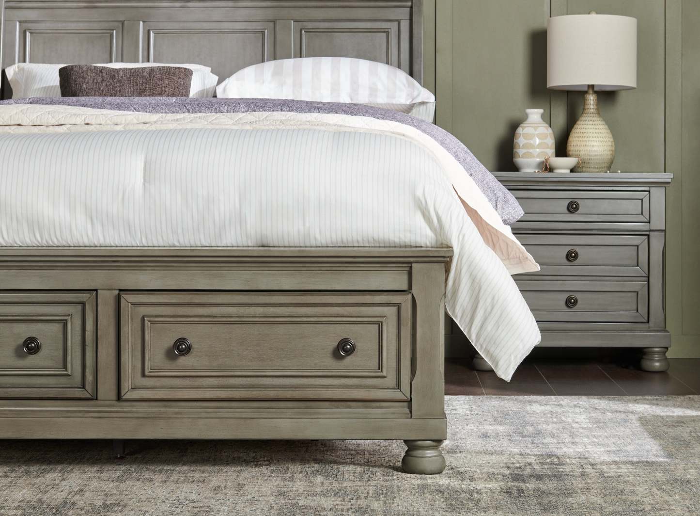 Lit plateforme de rangement Chelsea gris avec tête de lit et cadre de lit - format grand lit | Lit plateforme avec rangement Chelsea avec tête de lit et cadre, gris - Queen Size