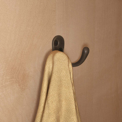 Clifford Place 15.51 Commercial Grade Storage Cabinet - Natural Maple|Armoire de rangement Clifford Place de 15,51 po de qualité commerciale - érable naturel