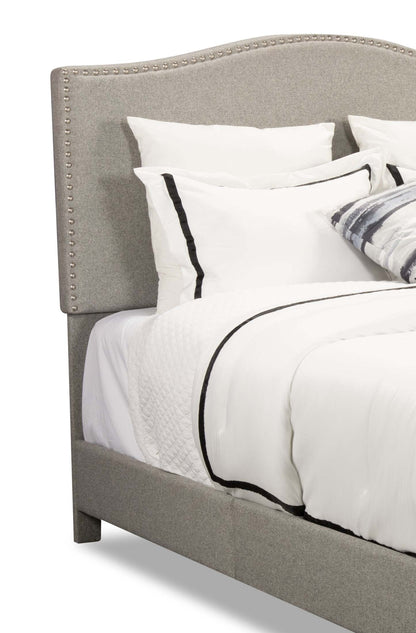 Lit plateforme rembourré Cove en tissu gris avec tête de clou - Pleine grandeur | Lit plateforme rembourré Cove en tissu gris avec clous décoratifs - format lit double