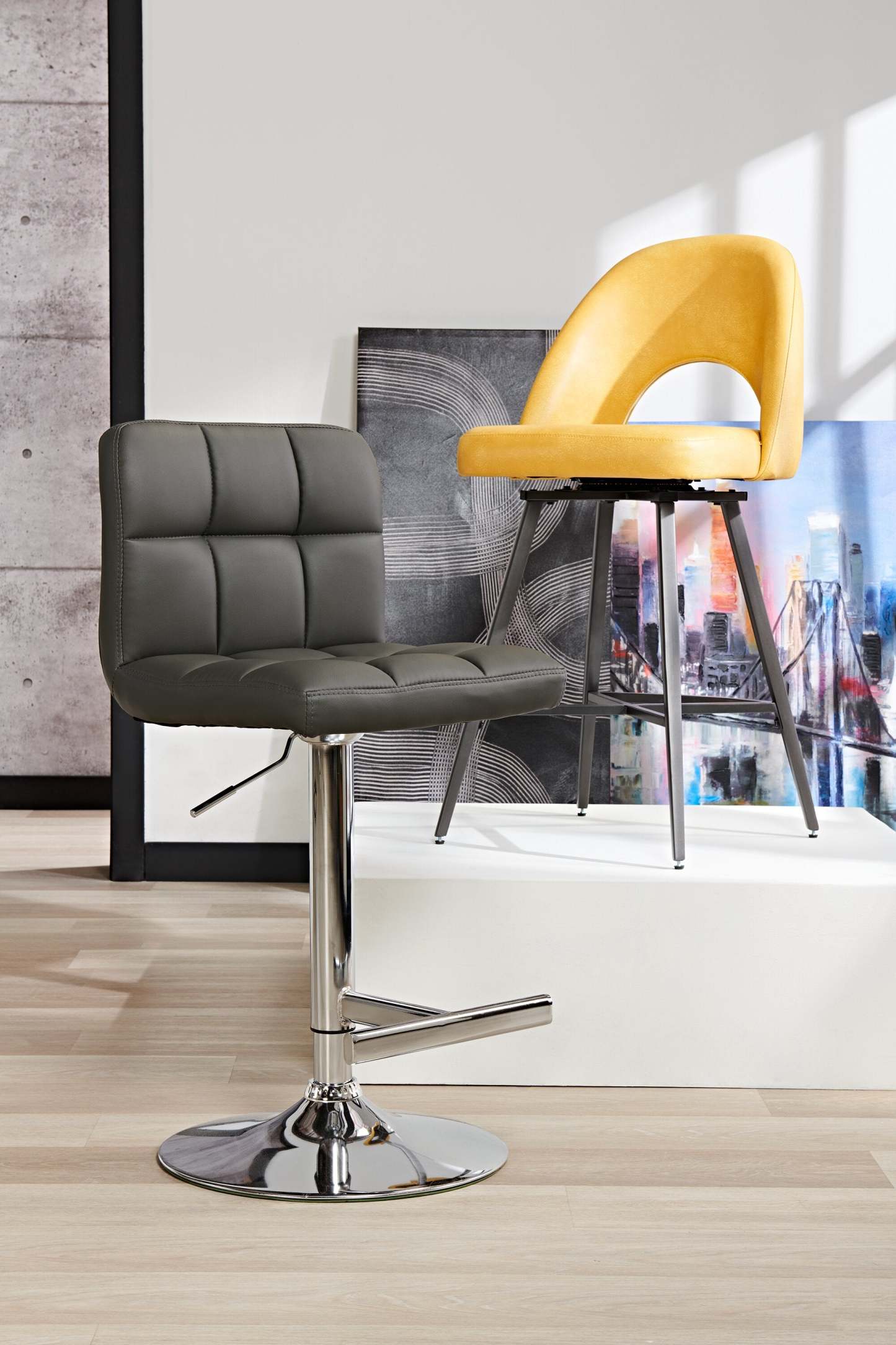 Tabouret de bar Cruz avec siège pivotant et réglable, tissu en cuir végétalien, métal - Gris | Tabouret de bar Cruz en tissu de cuir végétalien et en métal avec siège pivotant et réglable - gris