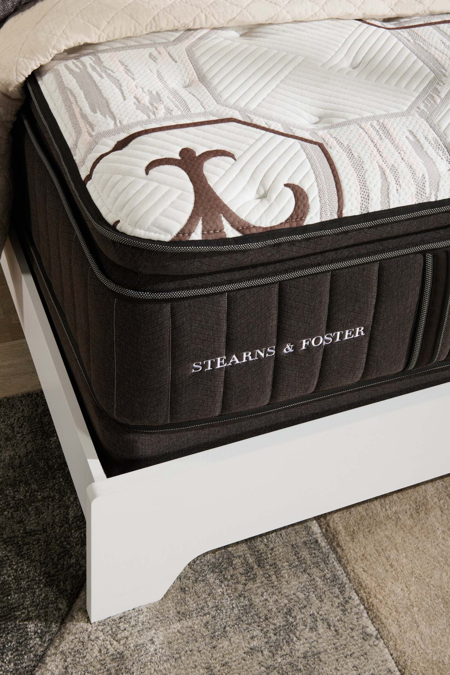 Matelas à plateau-coussin Crystal Palace de la collection Founders de Stearns &amp; Foster pour grand lit | CRYSTAQM