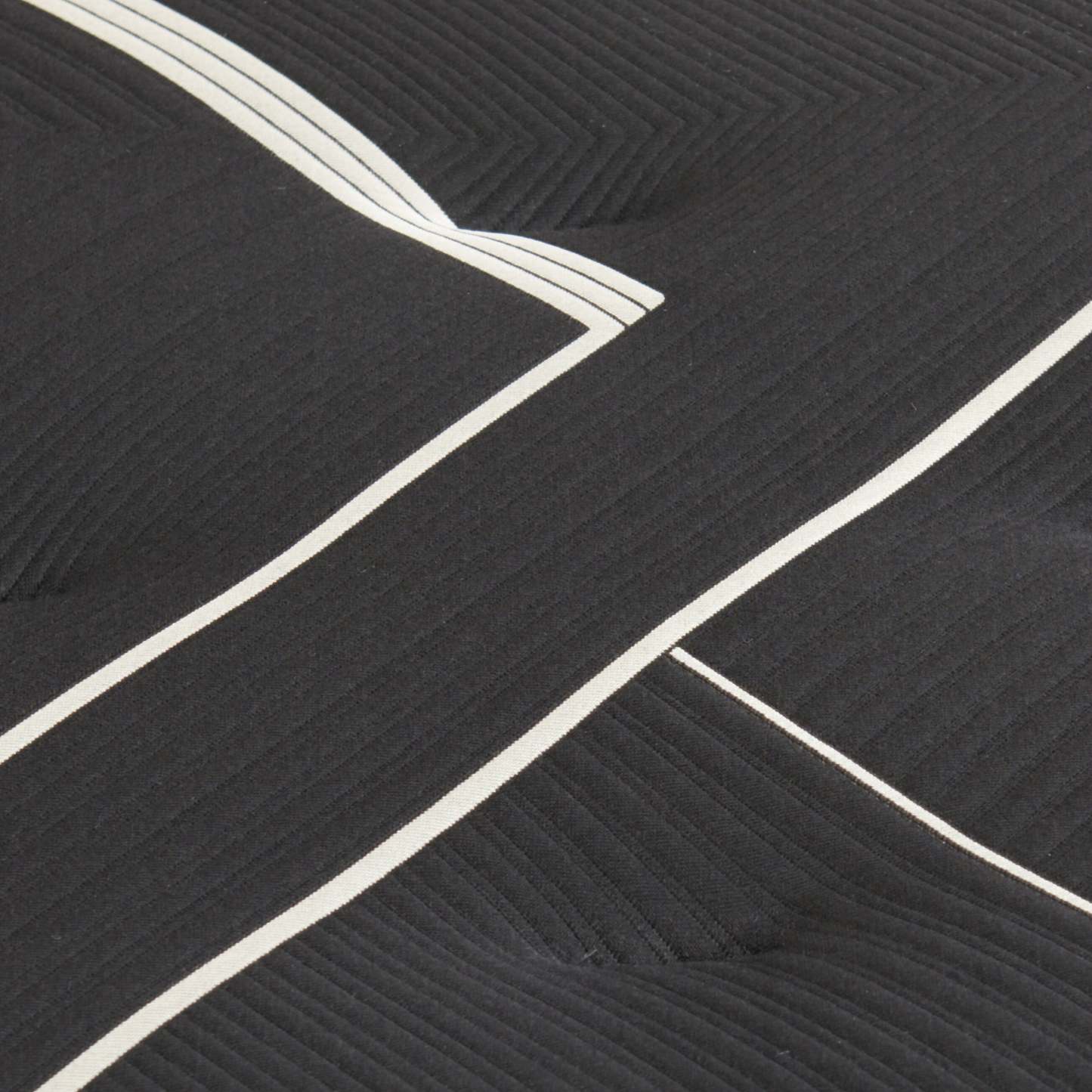 Matelas ferme à plateau régulier Cornerstone Suite de série Hotel de Beautyrest BlackMD pour grand lit