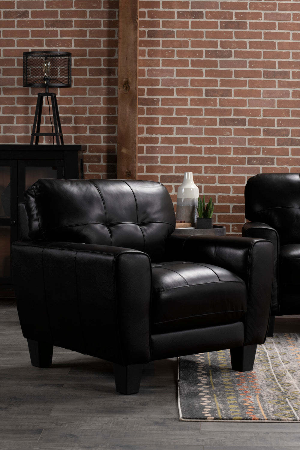 Fauteuil Curt de 41 po en cuir avec capitonnage à boutons - véritable noir