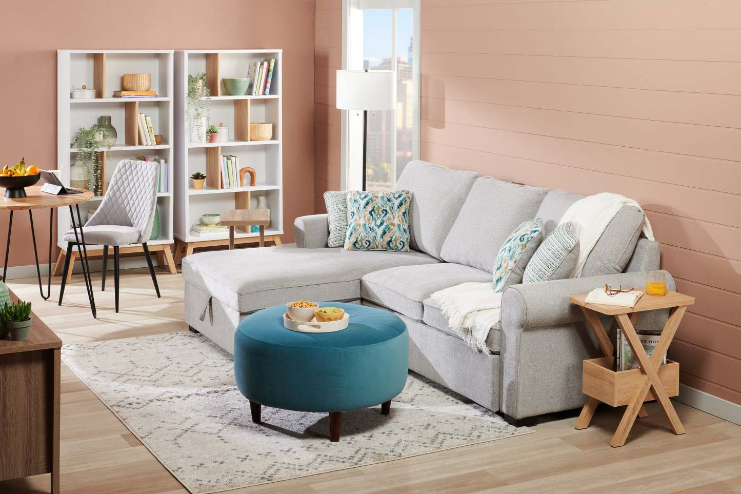 Fabriqué au Canada Sofa Lab personnalisable Pouf en tissu velours The Curve 31 - Bleu mer | Pouf The Curve de Sofa Lab de 31 po fabriqué au Canada en tissu de velours - bleu Sea Blue | CURV3288