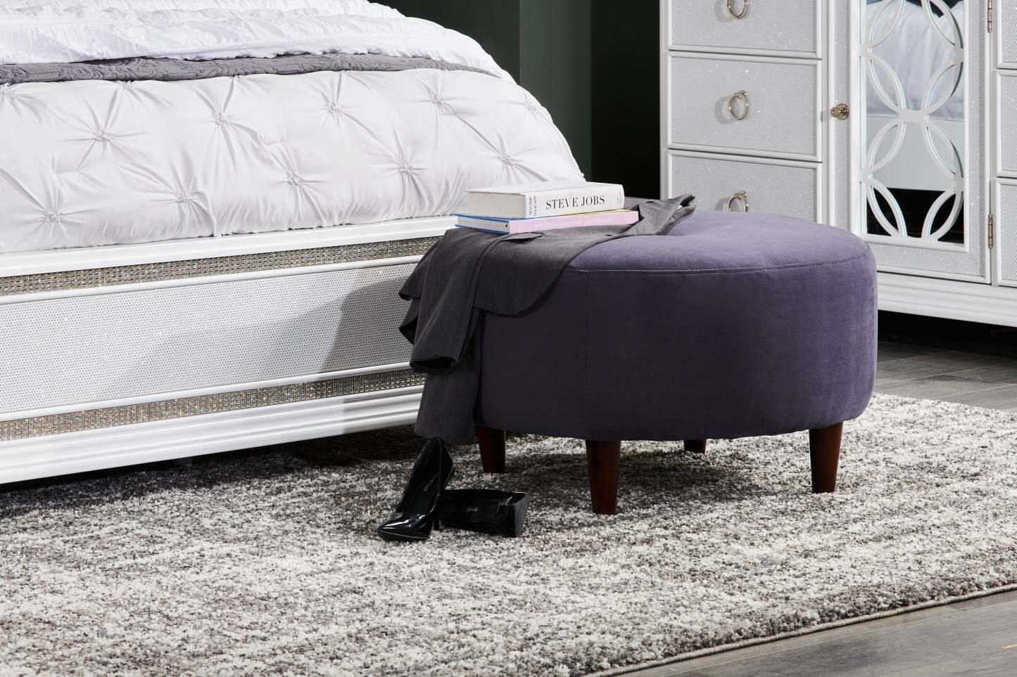 Fabriqué au Canada Sofa Lab personnalisable Pouf en tissu velours The Curve 31 - Gris granite | Pouf The Curve de Sofa Lab de 31 po fabriqué au Canada en tissu de velours - gris Granite Grey | CURV3388