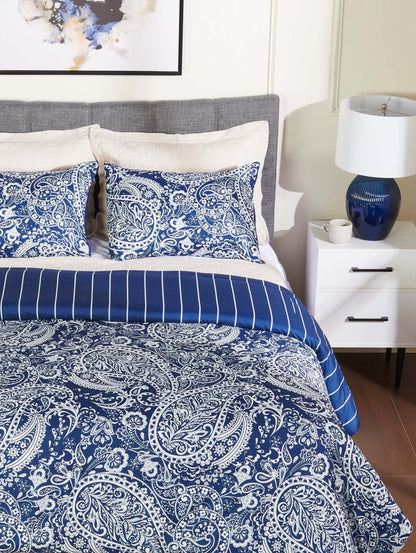 Lochlan 3-Piece Full/Queen Comforter Set - Navy and White | Ensemble d’édredon Lochlan 3 pièces pour lit double et grand lit - bleu marine et blanc