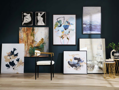 Kort &amp; Co. Fauteuil de salle à manger Capri avec tissu bouclé et accents dorés, métal - Blanc | Chaise de salle à manger à accoudoirs Capri de Kort &amp; Co. en métal avec tissu bouclé et touches dorées - blanche