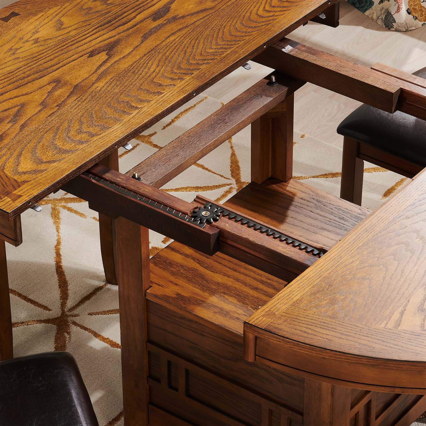 Table de salle à manger Dena avec rallonge 42-60 W, ronde - Chêne brun | Table de salle à manger ronde Dena de 42 po à 60 po (L) avec rallonge - chêne brun