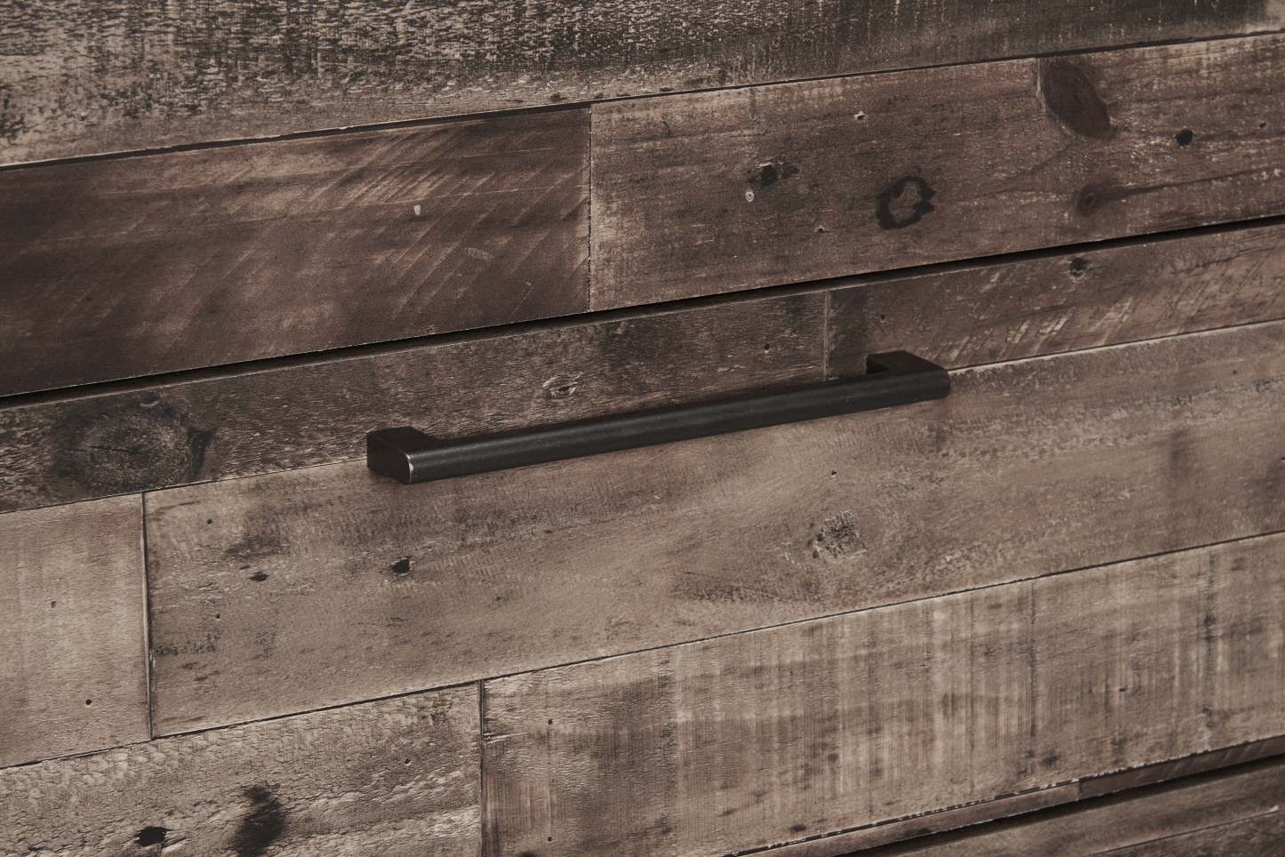 Commode de chambre à coucher Derekson, 5 tiroirs, 31,7 L x 53,9 H - Gris | Commode verticale Derekson de 31,7 po (L) x 53,9 po (H) à 5 tiroirs pour la chambre à coucher - grise