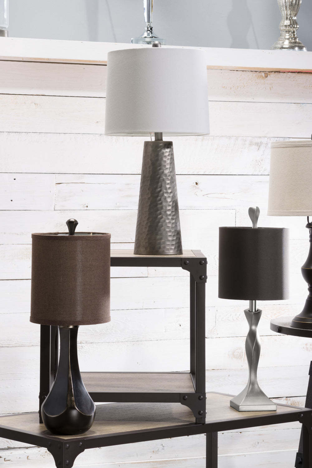 Mountain Breeze 25 Idustrial Bronzed Finish Table Lamp|Lampe de table Mountain Breeze industrielle de 25 po au fini bronze