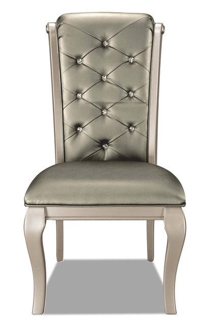 Chaise de salle à manger Diva avec tissu en cuir végétalien, capitonné avec boutons - Gris argenté | Chaise de salle à manger Diva en tissu de cuir végétalien capitonné - gris argenté