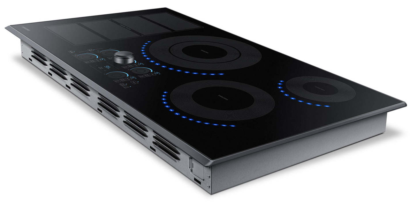 Surface de cuisson à induction intelligente Samsung de 36 po à 5 éléments avec zone polyvalente et technologie de flamme virtuelle™ - Noir Sta…