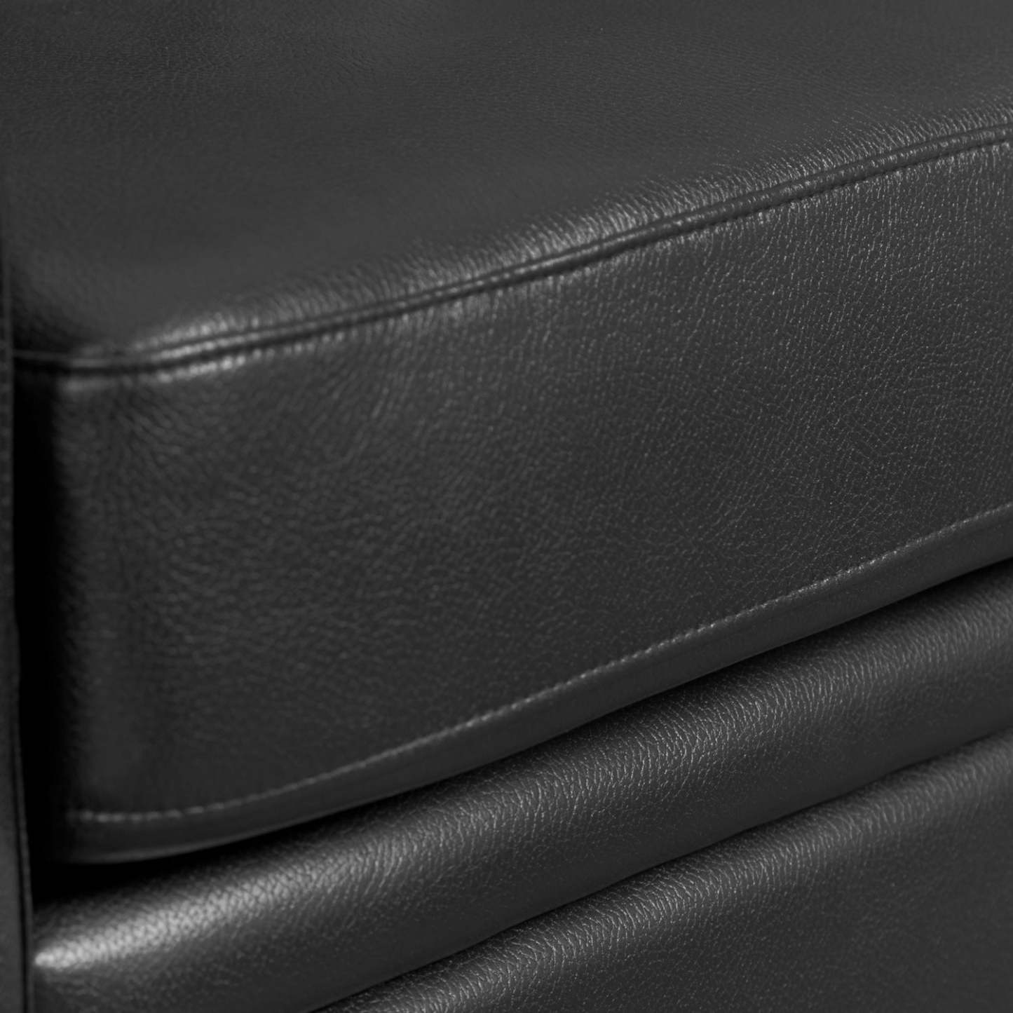 Andi 84 po canapé en tissu d'apparence cuir avec capitonnage - noir | Canapé Andi de 84 po en tissu d'apparence cuir avec capitonnage - noir